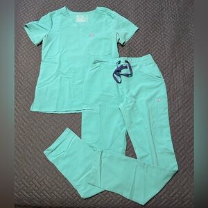 FIGS Surgical Green Scrub Set